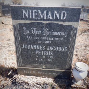 NIEMAND Johannes Jacobus Petrus 1955-1982