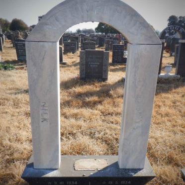 NIEUWENHUIS Nick 1934-1984 &amp; Gladys 1934-