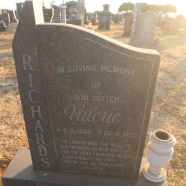 RICHARDS Valerie 1940-1995