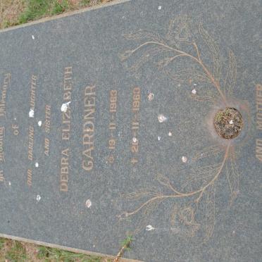 GARDNER Helene Suzanne 1940-1977 :: GARDNER Debra Elizabeth 1963-1963