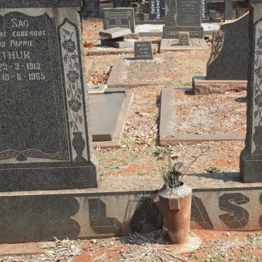 LAAS  Arthur 1913-1965 &amp; Susana HAVENGA 1920-1951