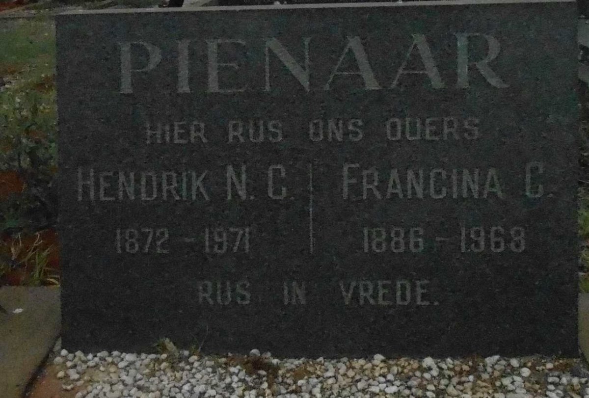 PIENAAR Hendrik N.C. 1872-1971 &amp; Francina C. 1886-1969