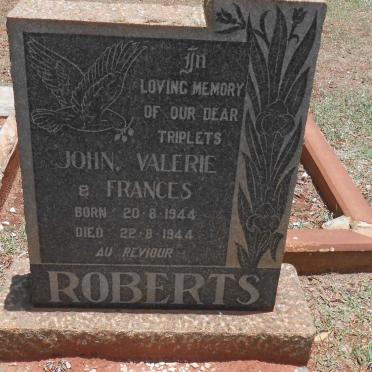 ROBERTS John 1944-1944 :: ROBERTS Valerie 1944-1944 :: ROBERTS Frances 1944-1944