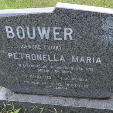 BOUWER Petronella Maria nee LUDIK 1922-1994