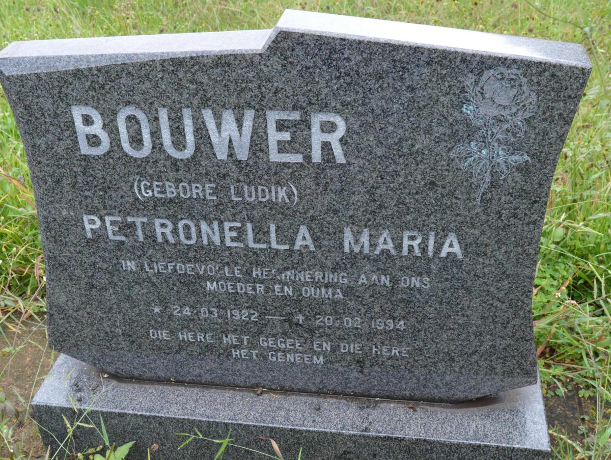 BOUWER Petronella Maria nee LUDIK 1922-1994