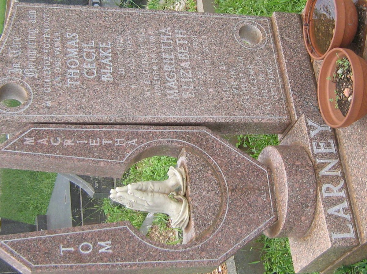 LARNEY Thomas Cecil Blake 1929-1985 &amp; Magrietha Elizabeth 1931-2003