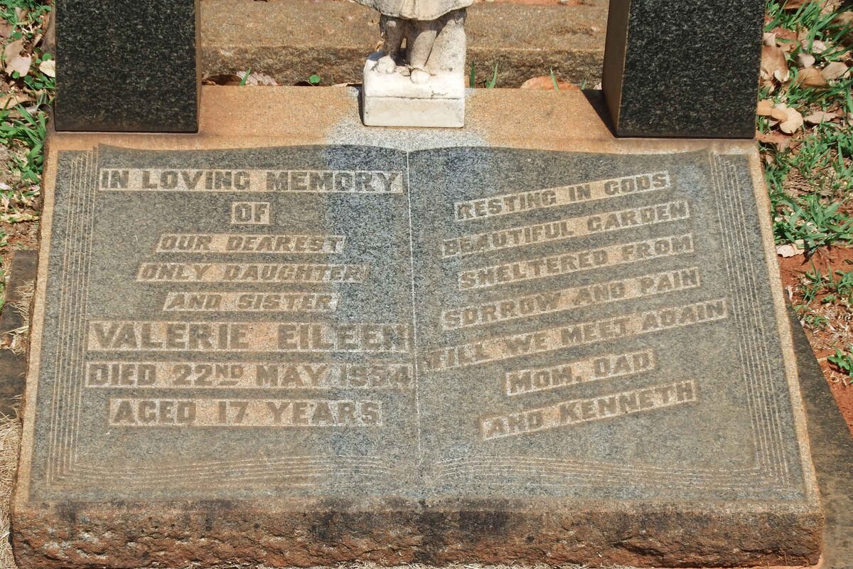 LIESCHING Valerie Eileen nee RIDDLE  -1954