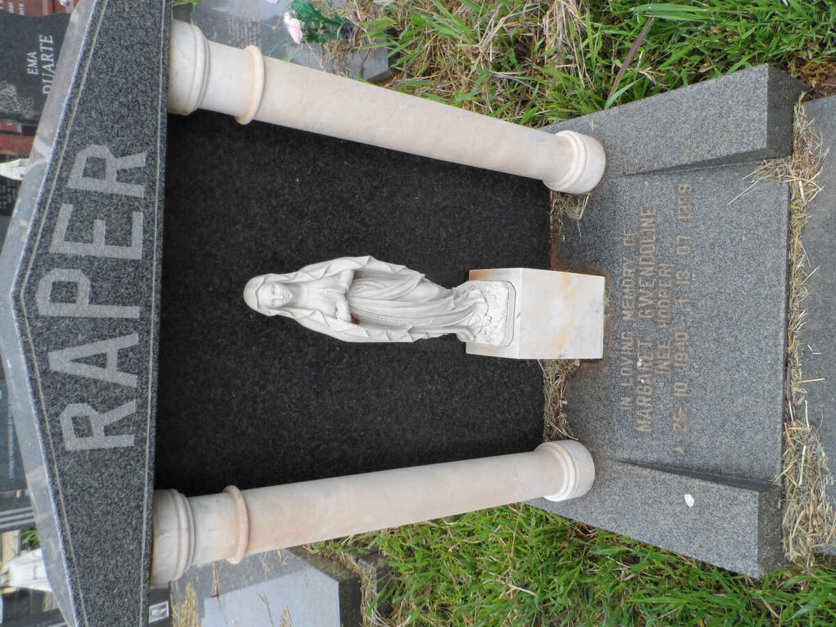 RAPER Margaret Gwendoline nee HOOPER 1940-19?9