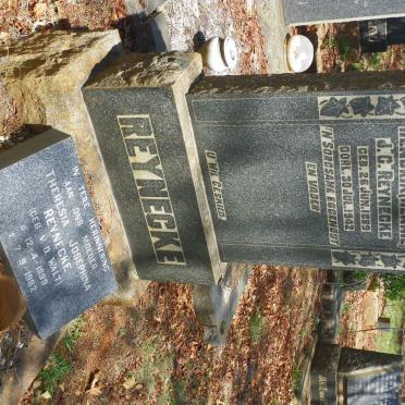 REYNECKE Hendrik J.C. 1889-1942 &amp; Theresia Josephina V.D. WALT 1899-1982