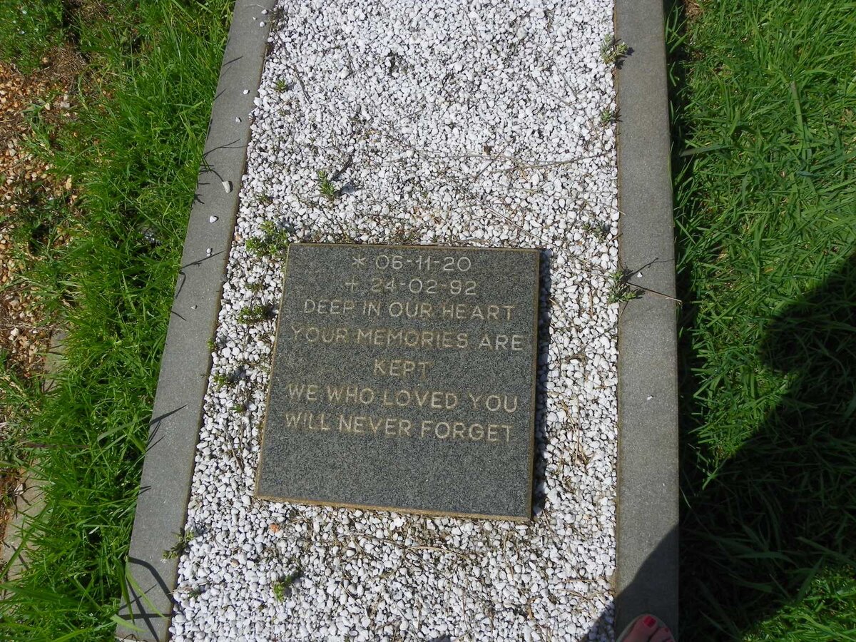 RODELLA Sarah 1920-1992