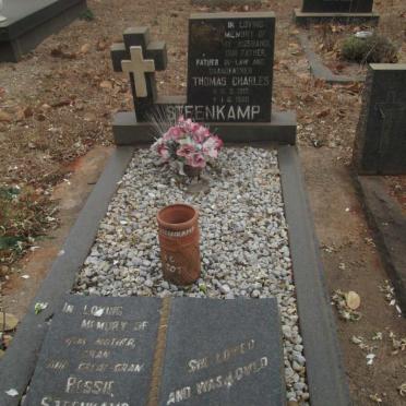 STEENKAMP Thomas Charles 1912-1960 &amp; Bessie 1913-1983