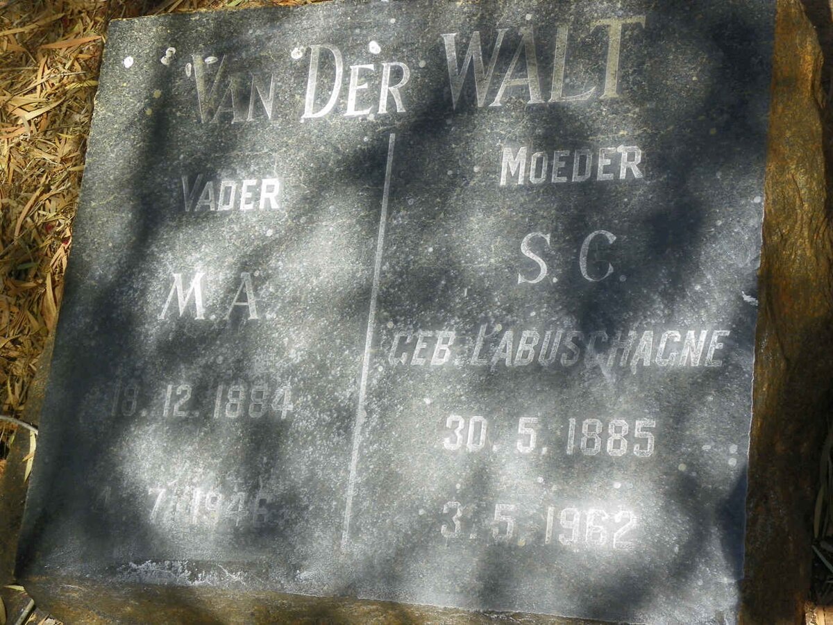 WALT M.A., van der 1884-1946 &amp; S.C. LABUSCHAGNE 1885-1962