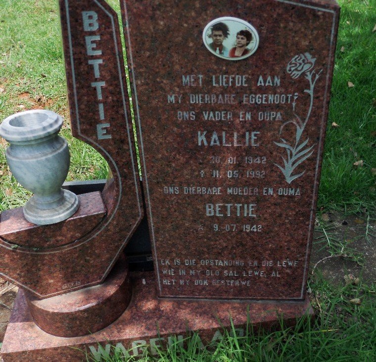 WAGENAAR Kallie 1942-1992 &amp; Bettie 1942-