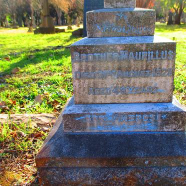 HERMANUTZ Maurillus -1923 :: BONNET Ambrose -1950