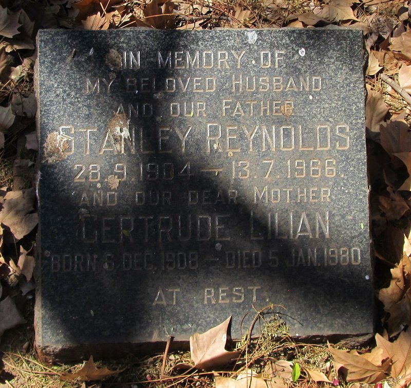 REYNOLDS Stanley 1904-1966 &amp; Gertrude Lilian 1908-1980