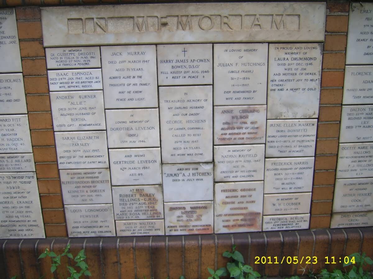 042 Memorial wall