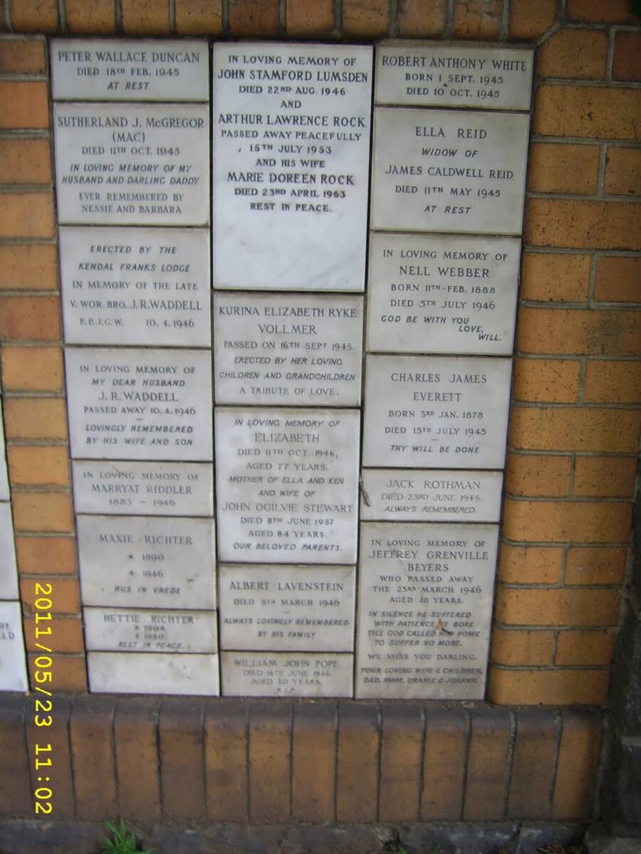 037 Memorial wall