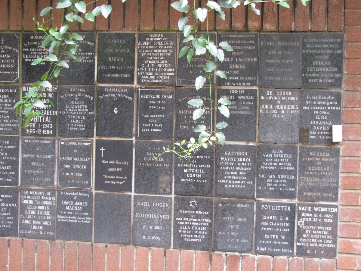 153 Memorial wall 