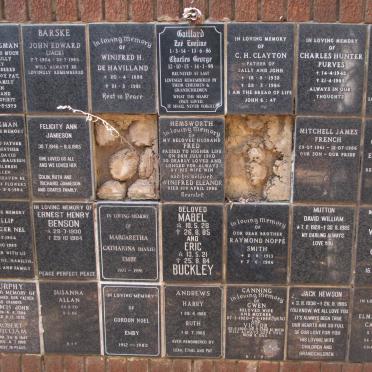 094 Memorial wall 