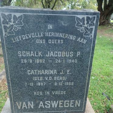 ASWEGEN Schalk Jacobus P., van 1892-1940 &amp; Catharina J.E. V.D. BERG 1897-1968