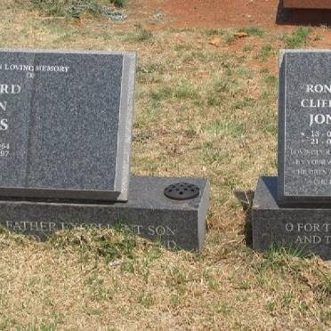 JONES Clifford Brain 1964-1997 :: JONES Ronald Clifford 1930-1984