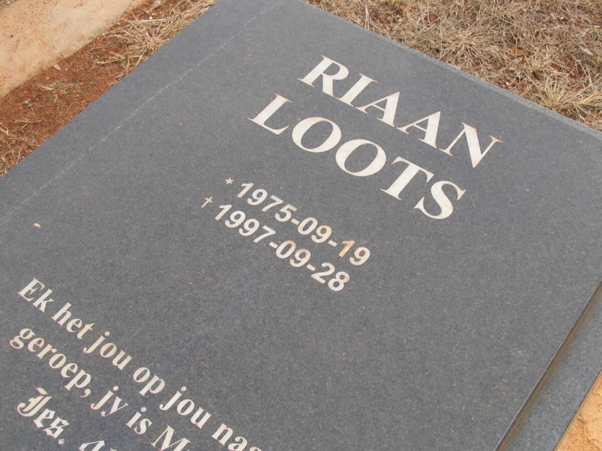 LOOTS Riaan 1975-1997