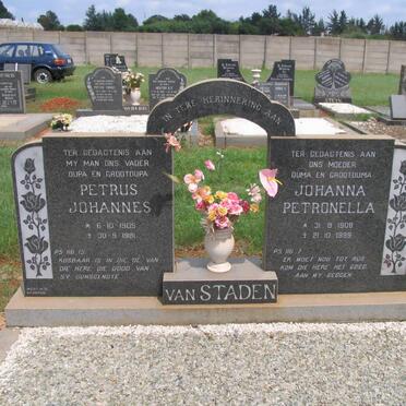 STADEN Petrus Johannes, van 1905-1981 &amp; Johanna Petronella 1908-1999