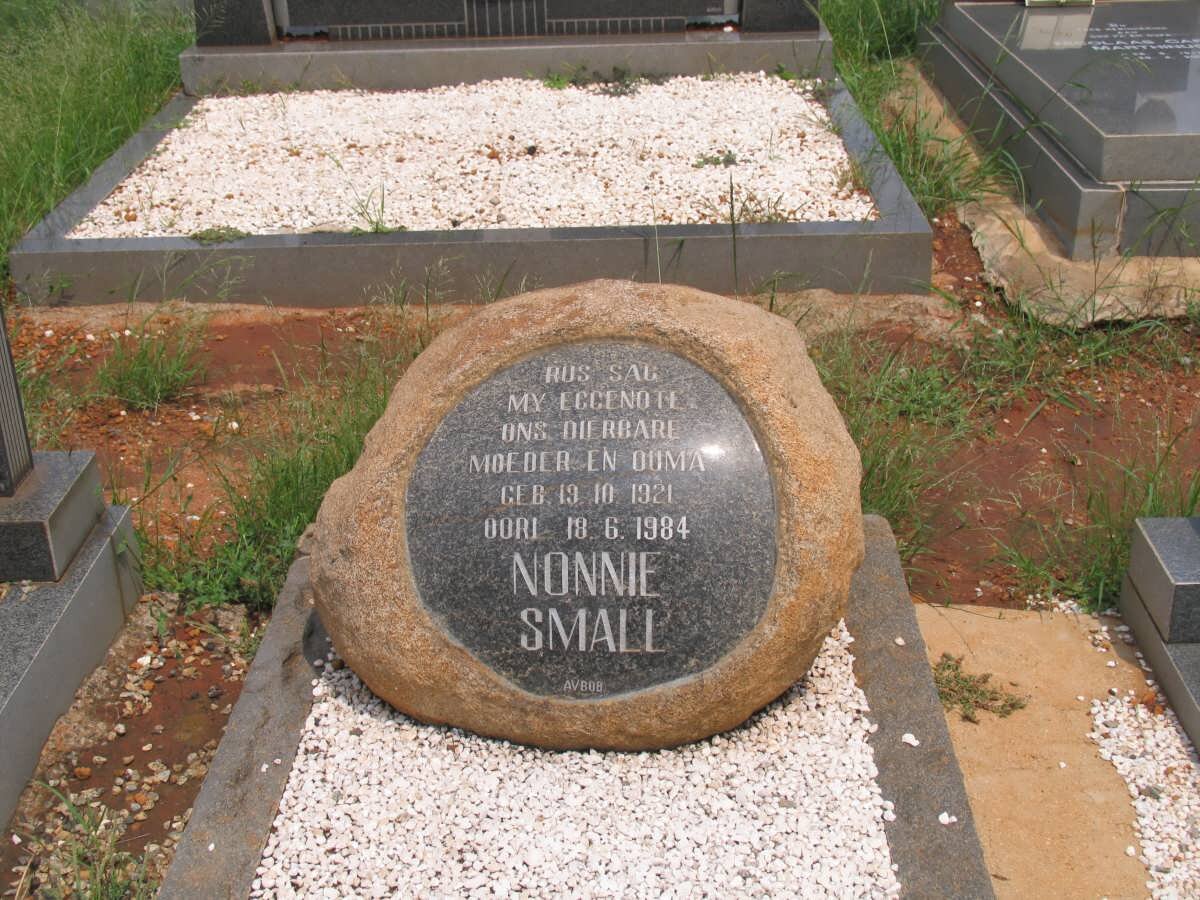 SMALL Nonnie 1921-1984