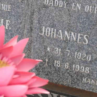 TOIT Johannes, du 1920-1998 &amp; Beatrix M. F. 1927-1996 