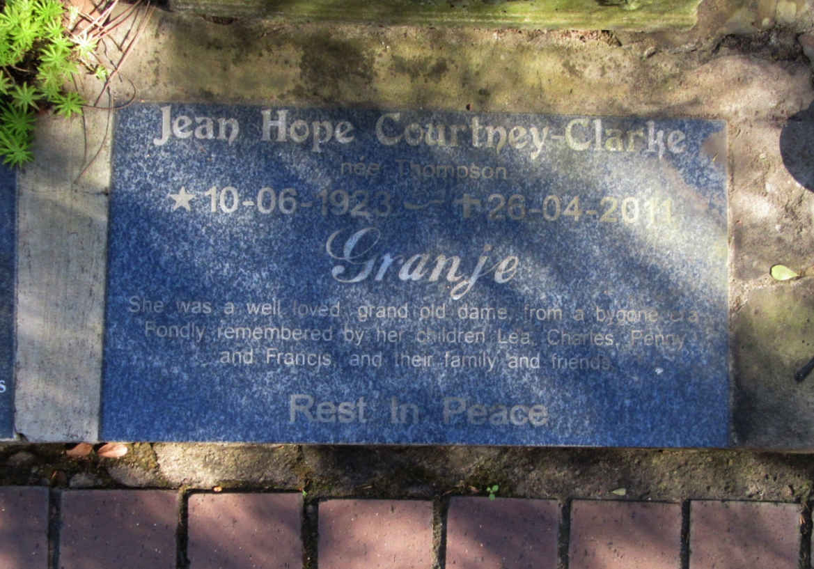 CLARKE Jean Hope, COURTNEY- nee THOMPSON 1923-2011