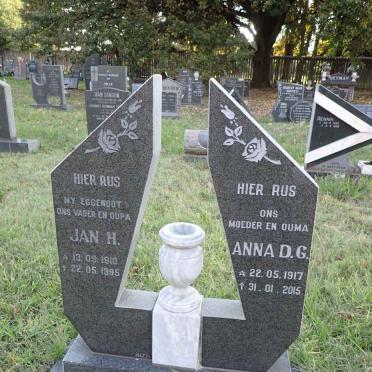 BRIEL Jan H. 1910-1995 &amp; Anna D.G. 1917-2015