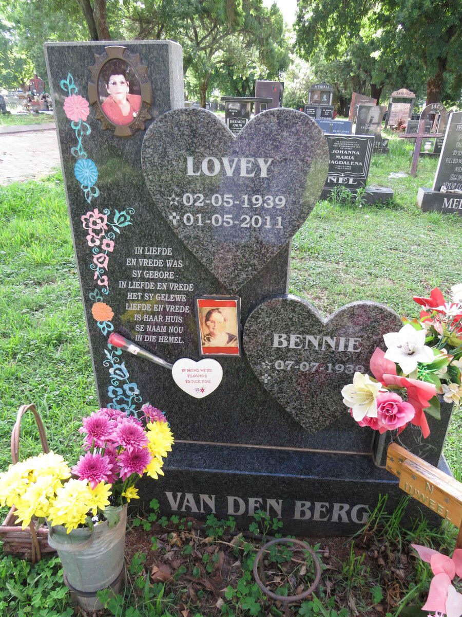 BERG Bennie, van den 1939- &amp; Lovey 1939-2011
