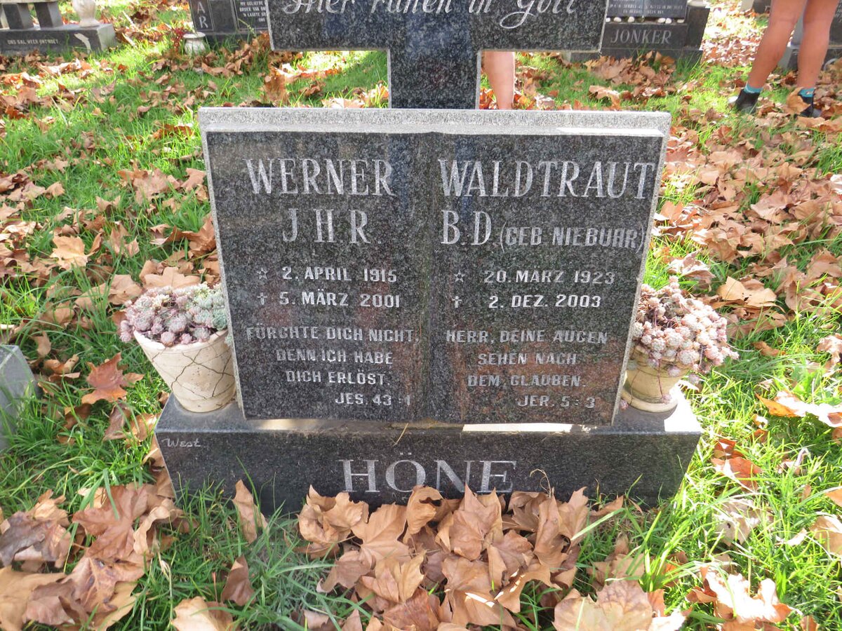 HONE Werner J.H.R. 1915-2001 &amp; Waldtraut B.D. NIEBUHR 1923-2003