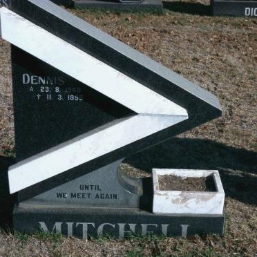 MITCHELL Dennis 1948-1995
