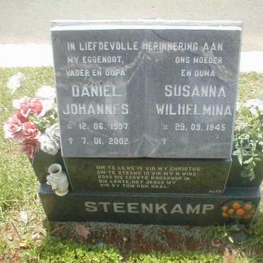 STEENKAMP Daniel Johannes 1937-2002 &amp; Susanna Wilhelmina 1945-