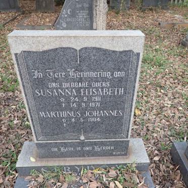 STRYDOM Marthinus Johannes 1904- &amp; Susanna Elizabeth 1911-1971