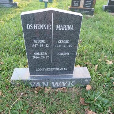 WYK Hennie, van 1927-2016 &amp; Marina 1936-