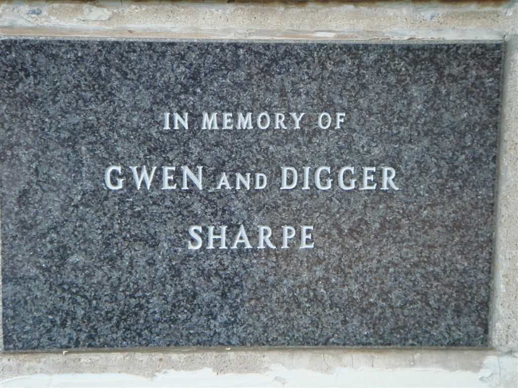 SHARPE Digger &amp; Gwen