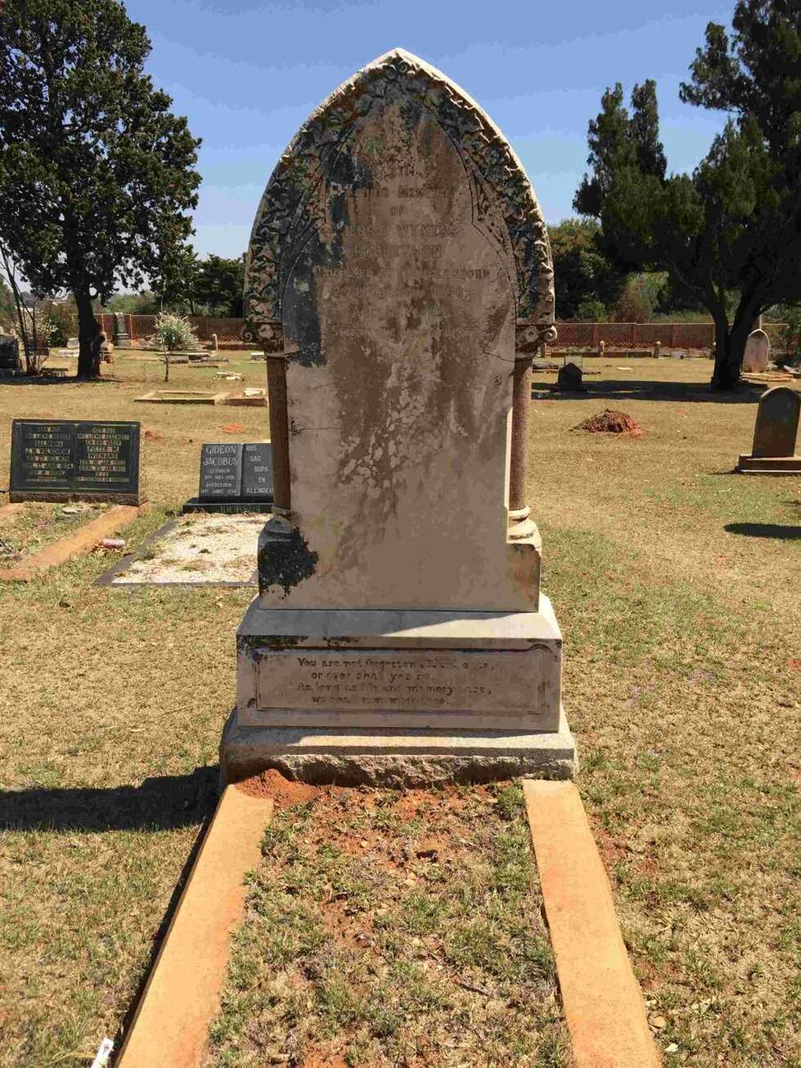 ROBERTSON ?essie Wyn??