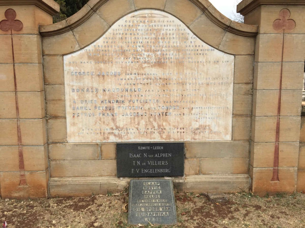 1. Herdenkingsmuur Britse aanval / Memorial Plaque British invasion