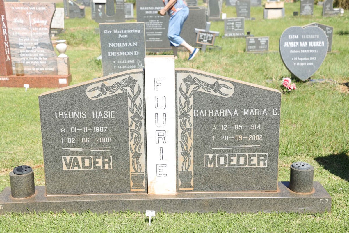 FOURIE Theunis Hasie 1907-2000 &amp; Catharina Maria C. 1914-2002