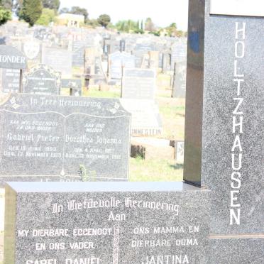 HOLTZHAUSEN Sarel Daniel 1919-1964 &amp; Jantina 1924-2004