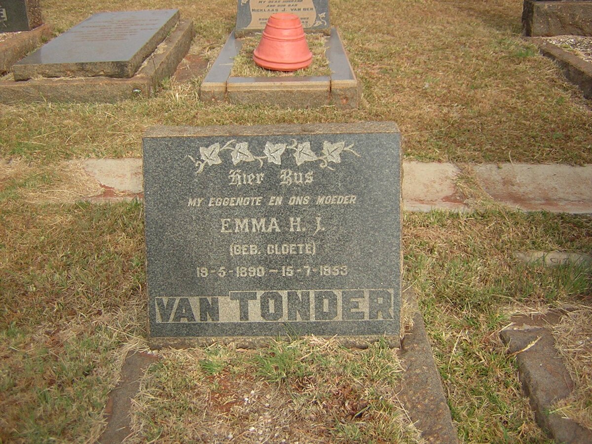 TONDER Emma H.J., van nee CLOETE 1890-1953