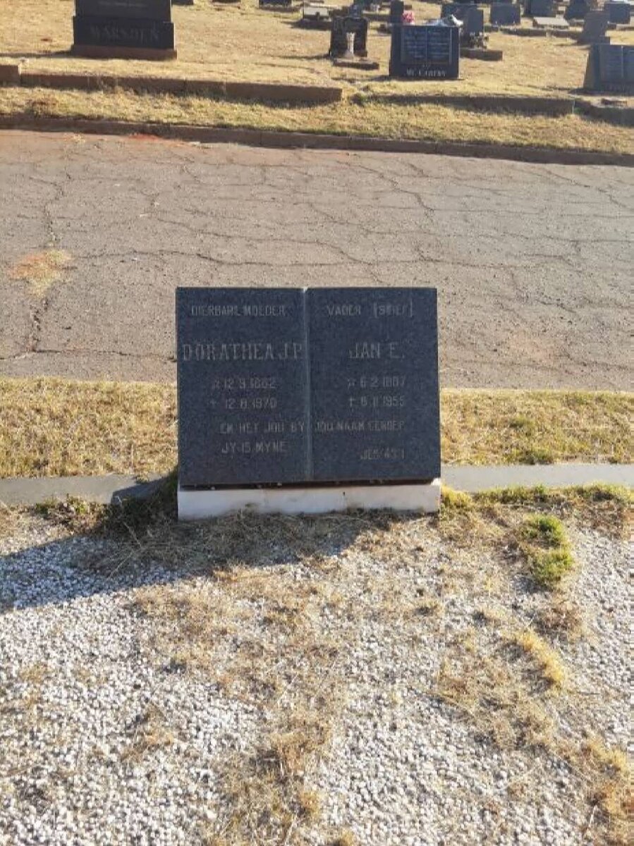 ? Jan E. 1887-1955 &amp; Dorathea J.P. 1882-1970