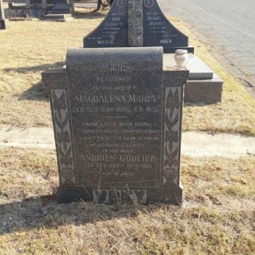 VERY Andries Godlief 1889-195? &amp; Magdalena Maria 1894-1950