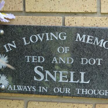 SNELL Ted &amp; Dot