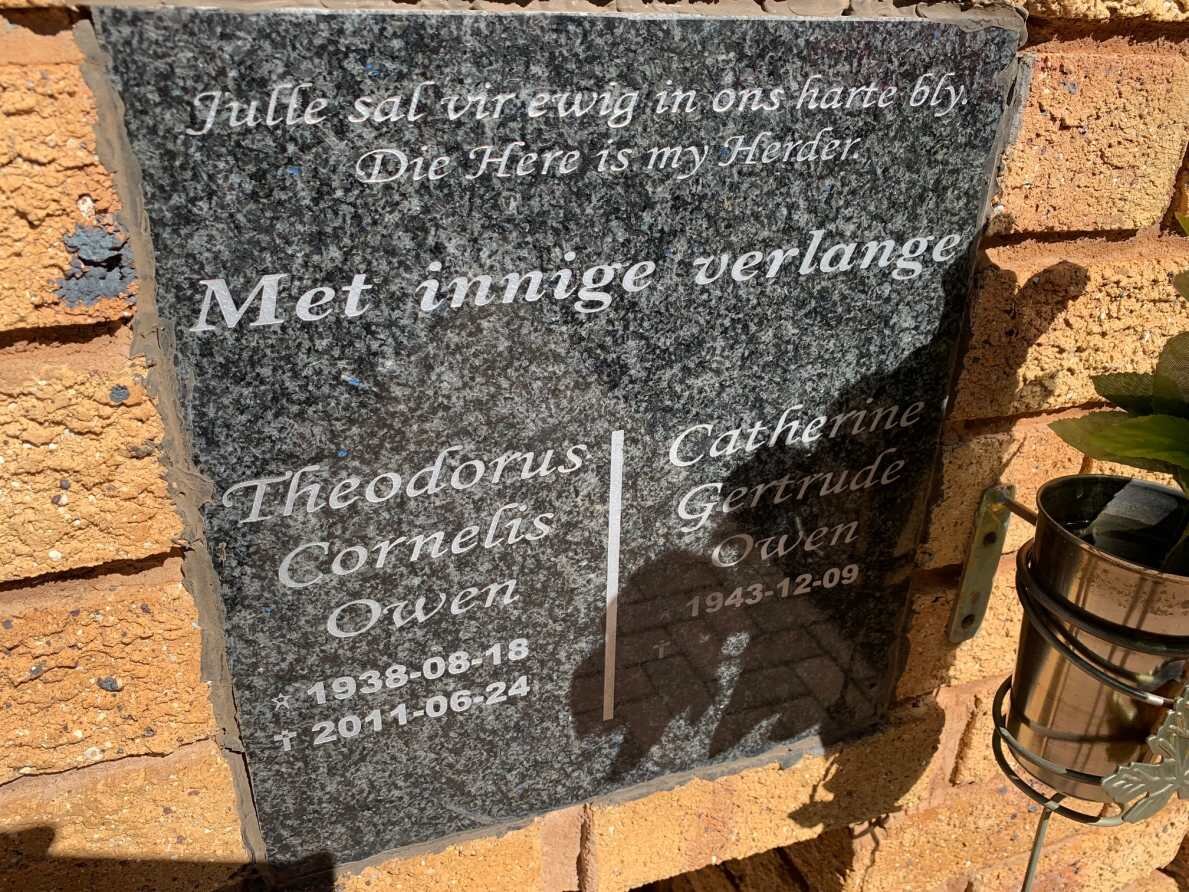 OWEN Theodorus Cornelis 1938-2011 &amp; Catherine Gertrude 1943-