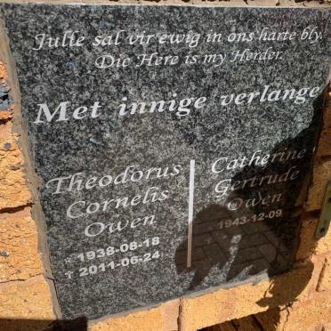 OWEN Theodorus Cornelis 1938-2011 &amp; Catherine Gertrude 1943-