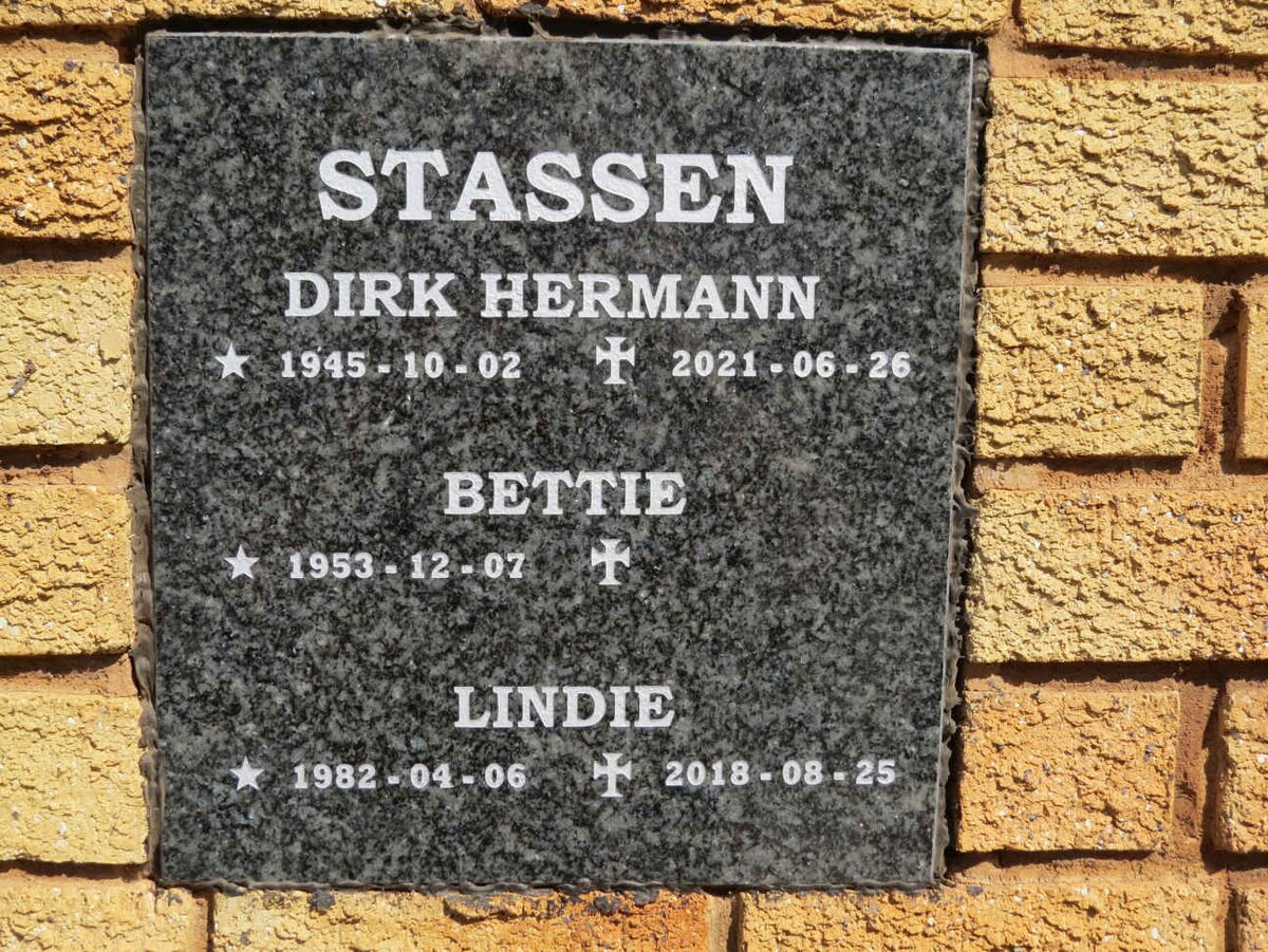 STASSEN Dirk Hermann 1945-2021 &amp; Bettie 1953- :: STASSEN Lindie 1982-2018