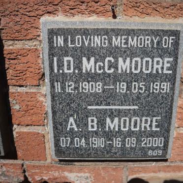 MOORE I.D.McC. 1908-1991 &amp; A.B. 1910-2000